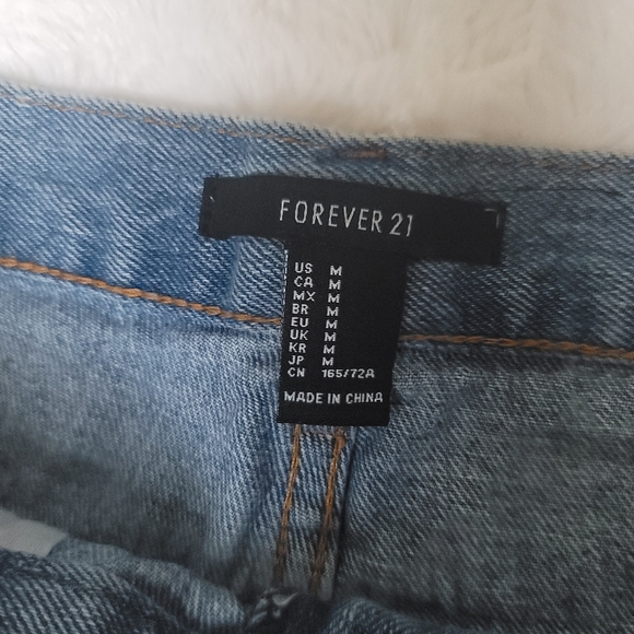 Forever 21 jean shorts size M - Picture 3 of 3